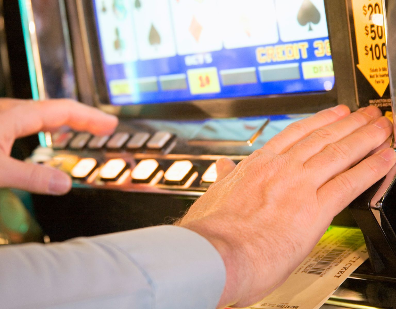 Video Poker: Połączenie Pokeru i Automatów – Jak Odnieść Sukces